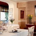 Logis Burnel Et La Cle Des Champs Hotel