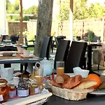 Logis Burnel Et La Cle Des Champs Отель Rouvres-en-Xaintois
