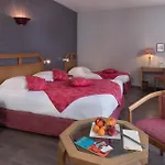 Logis Burnel Et La Cle Des Champs Hotel