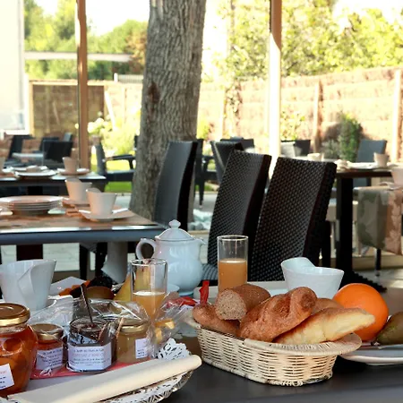 Logis Burnel Et La Cle Des Champs Hotel Rouvres-en-Xaintois