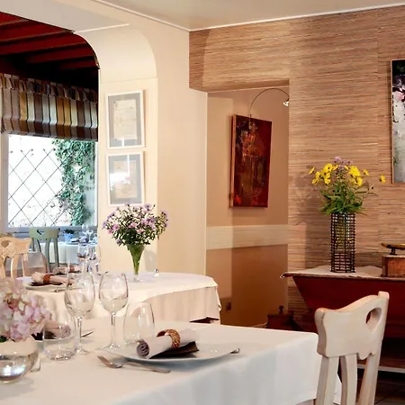 Hotel Logis Burnel Et La Cle Des Champs 3*