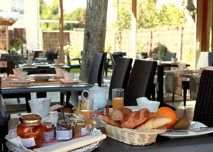 Logis Burnel Et La Cle Des Champs Hotel Rouvres-en-Xaintois