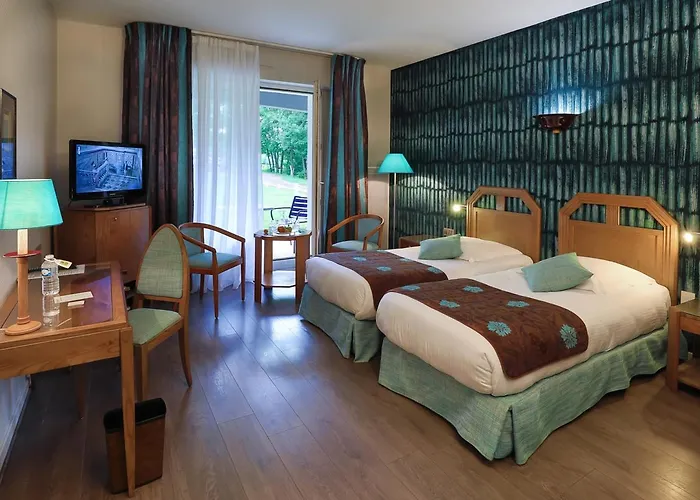 Hotel Logis Burnel Et La Cle Des Champs 3*